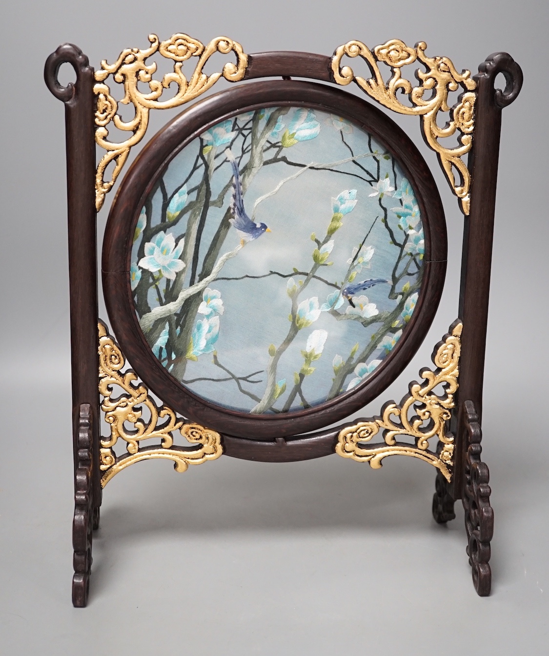 A Chinese wood and embroidered silk table screen. 33cm